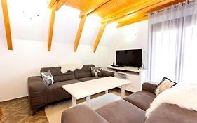 Hill View Chalets